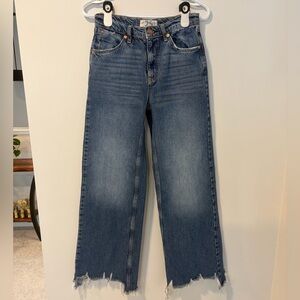 We The Free Maggie Distressed Mid-Rise Fringe Hem Straight Leg Jeans EUC